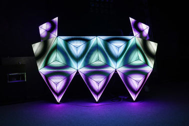 DJ 책상 3D에게 실내 조정 발광 다이오드 표시를 창조적인 피치 6.15mm 모양 짓 협력 업체