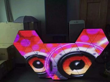 DJ 책상 3D에게 실내 조정 발광 다이오드 표시를 창조적인 피치 6.15mm 모양 짓 협력 업체